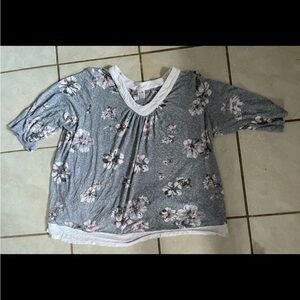 Secret Treasures Floral shirt - Gray and Pink
